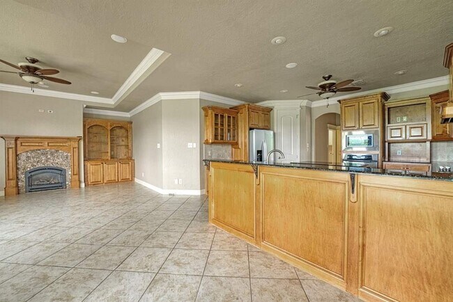 Building Photo - Amazing Home in Desirable Location