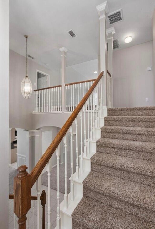 Building Photo - 10115 Cottonwood Canyon Dr