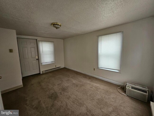 Building Photo - 258 Ringgold St