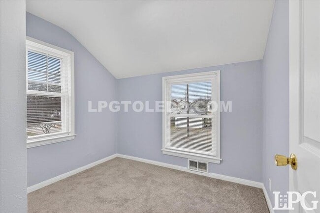 Building Photo - 1665 Burgoyne Dr