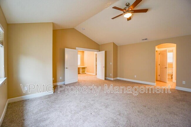 Building Photo - 1403 SE 194th Pl