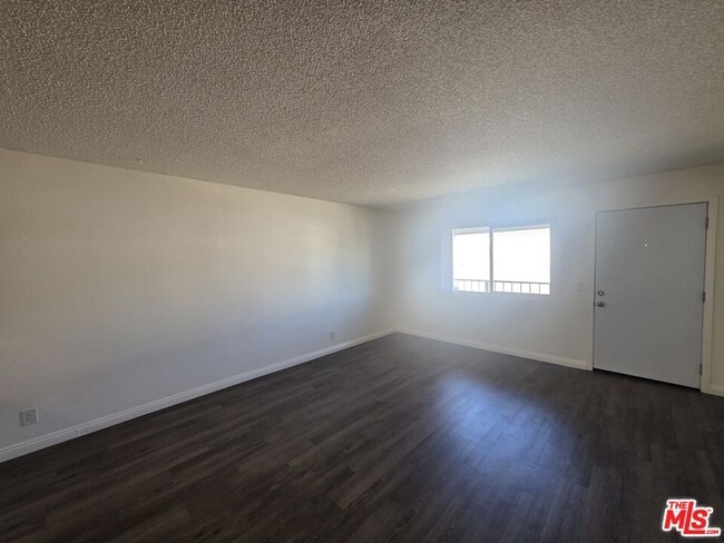 Building Photo - 11716 Oxford Ave