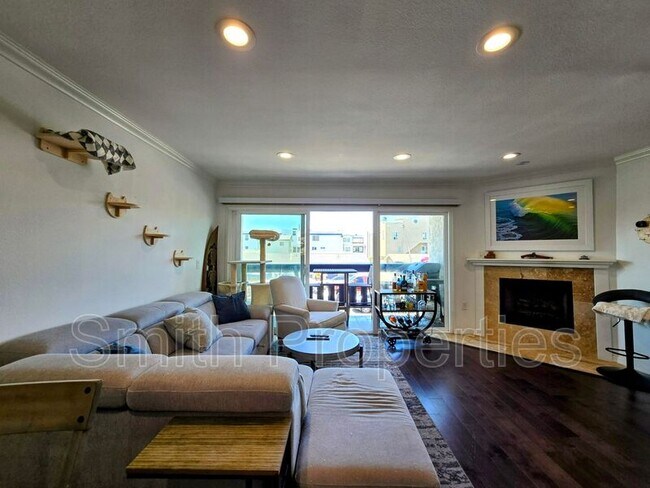 Building Photo - 320 Hermosa Ave