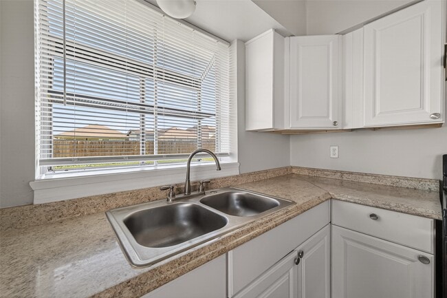 Building Photo - 22718 Pebworth Pl