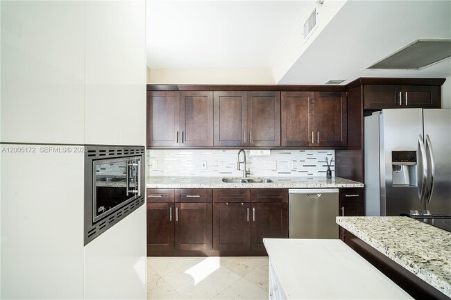 Building Photo - 701 Brickell Key Blvd