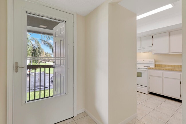 Building Photo - 1600 NE Dixie Hwy