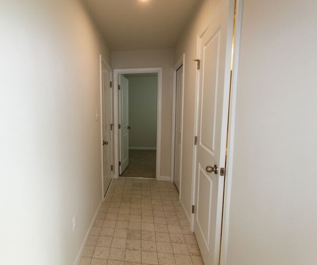 Building Photo - 4 Bed, 2.5 Single Family Home in Bunker Hi...