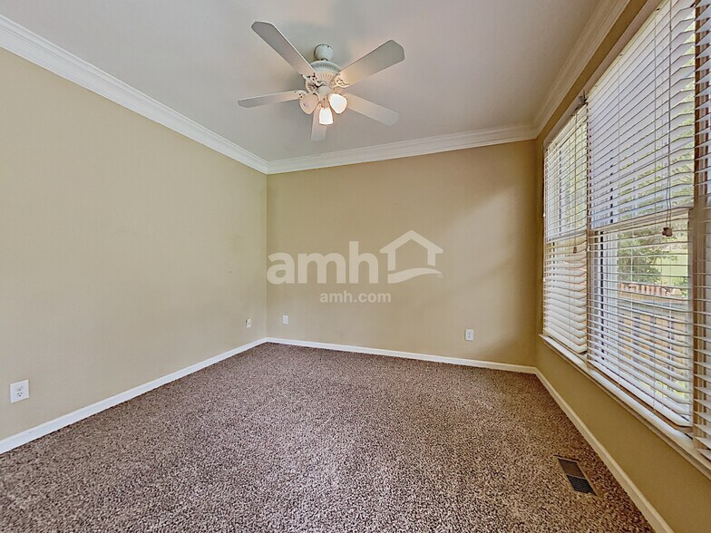 Building Photo - 1758 Crossvale Dr