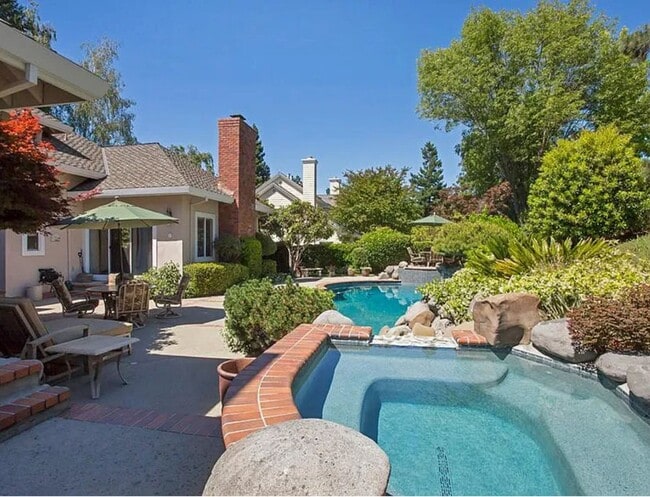 Building Photo - 4 Bed 3 Bath Elegant Home In Lafayette W/ ...