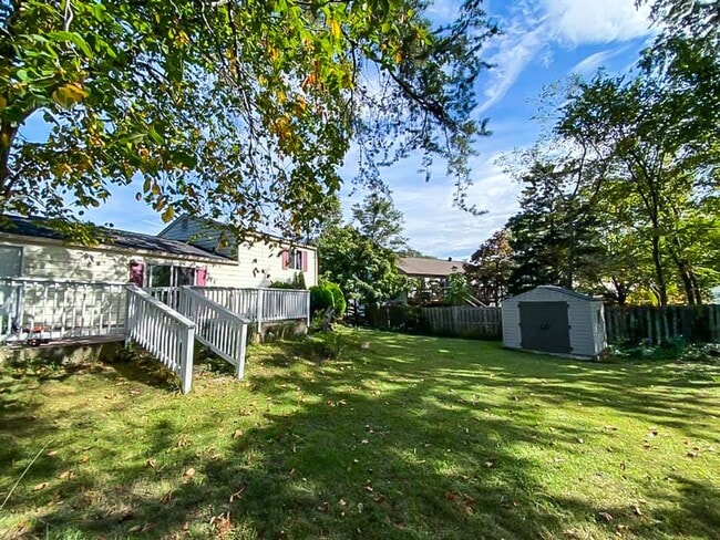 Building Photo - Beautifully Maintained 3 Bed 2 Bath Single...