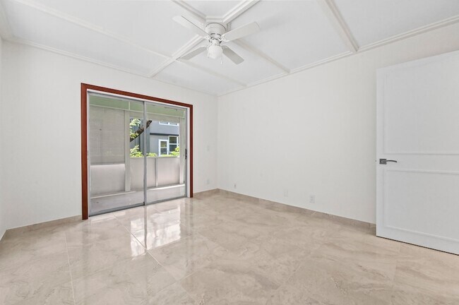 Building Photo - 551 Normandy Ln