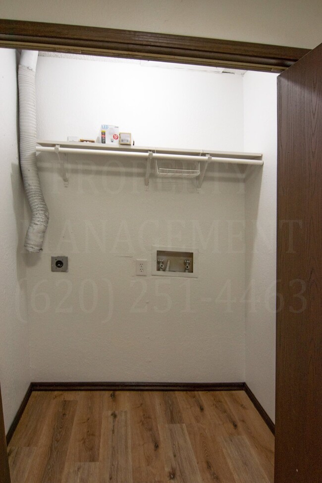 Building Photo - 2 Bedrooms 1 Bathroom Apartment