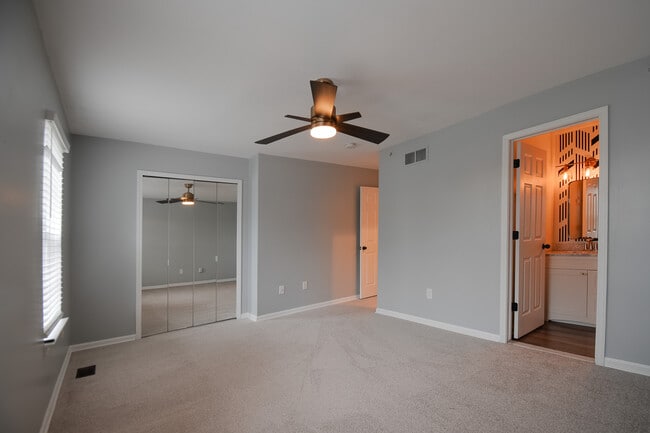 Building Photo - 1374 Village Dr