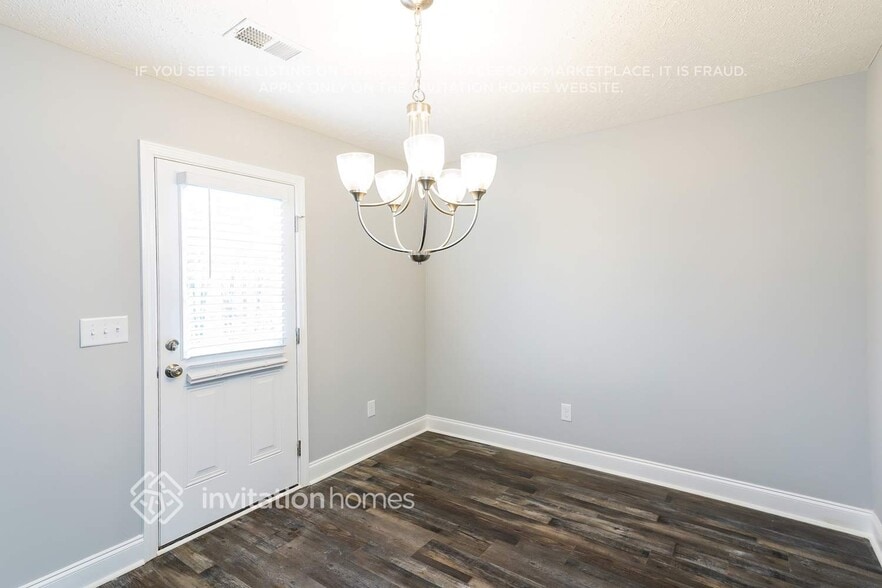 Building Photo - 388 Green Hills Dr