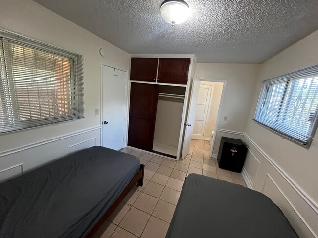 Building Photo - 2716 W 101st St