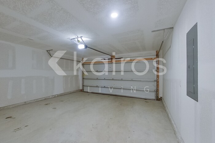 Building Photo - 121 Metalmark Dr