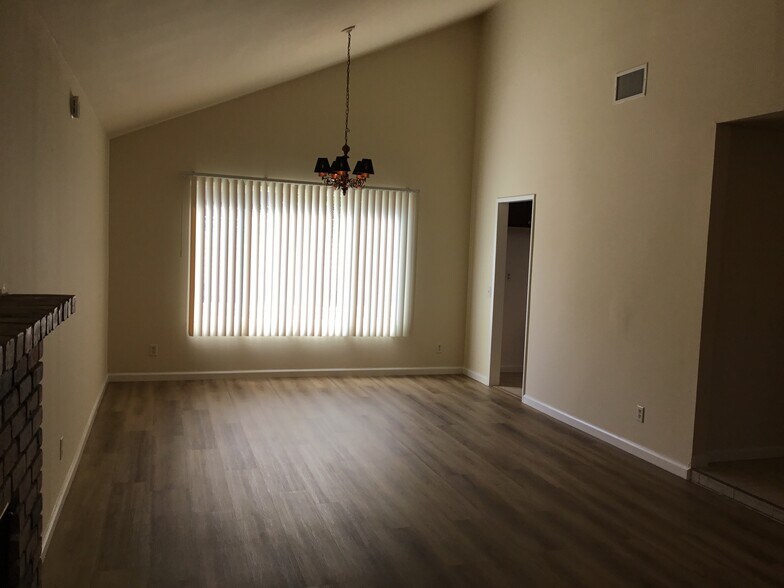 Building Photo - 20234 Blythe St