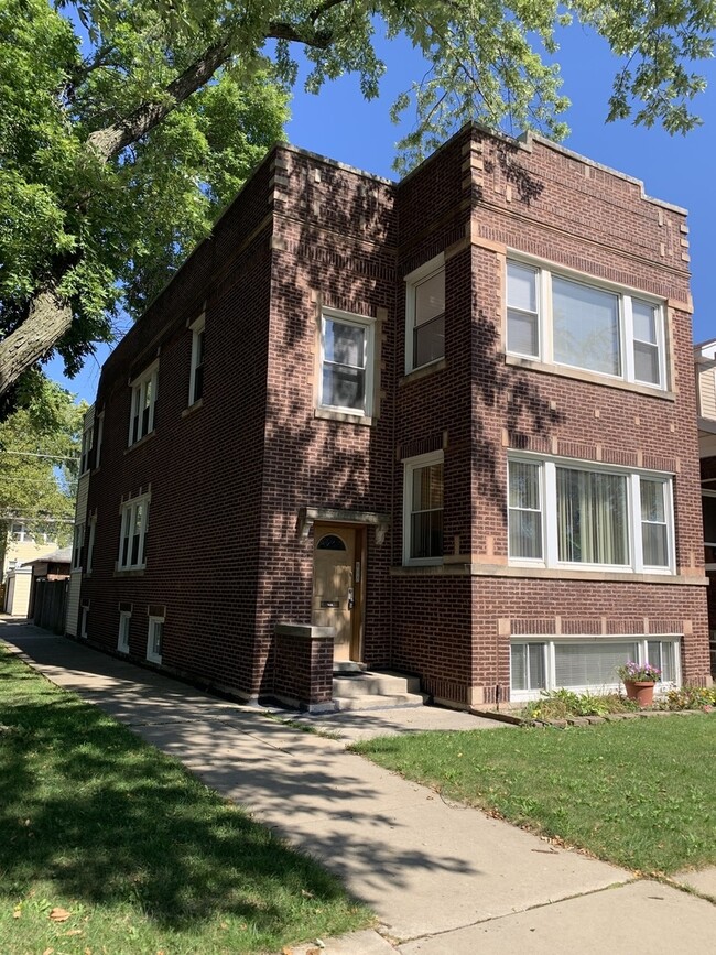 Building Photo - 5656 W Grace St