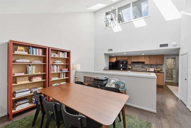 Building Photo - 2310 Steel St