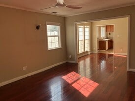 Building Photo - 2833 S Victoria Ave