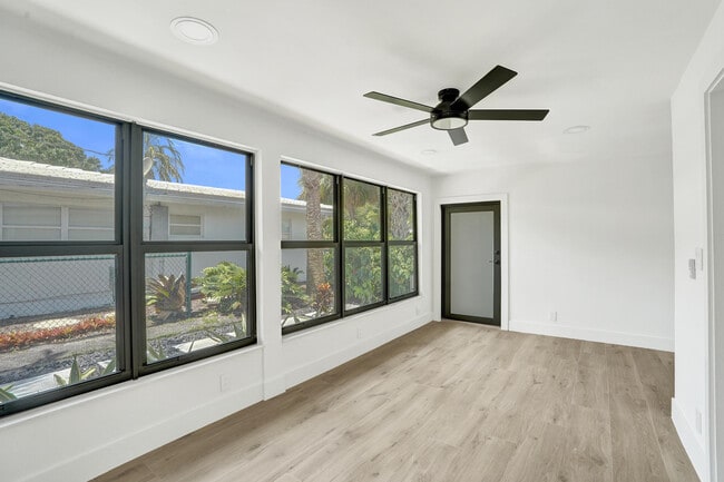 Building Photo - 840 SW 3rd St