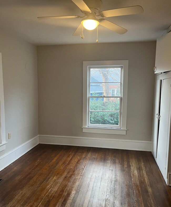 Building Photo - 542 Grn