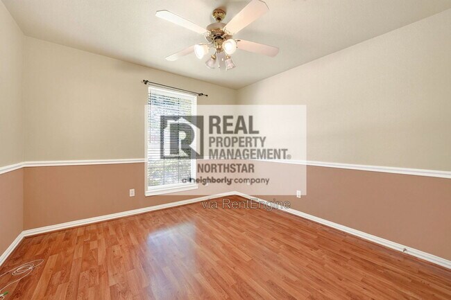 Building Photo - 308 Pin Oak Ln