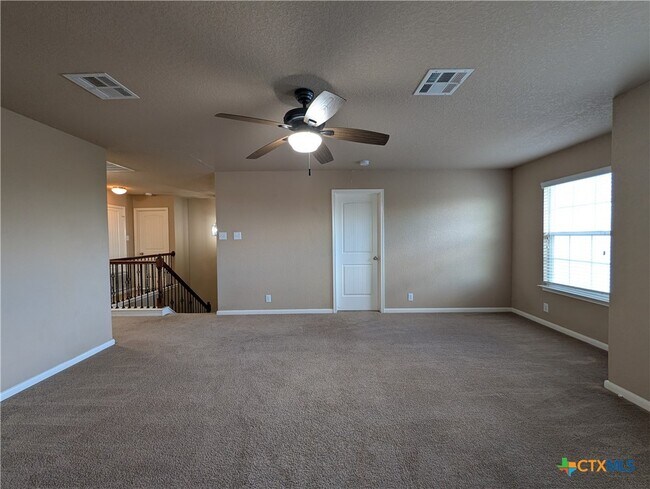Building Photo - 212 Oak Creek Way
