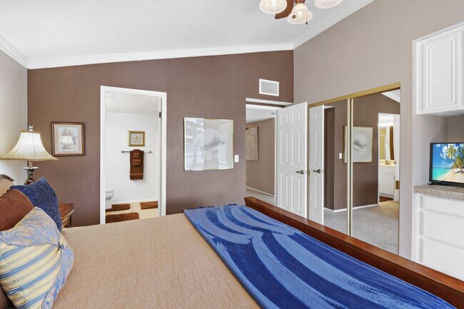 Building Photo - Charming Cathedral City Condo with Territorial Views