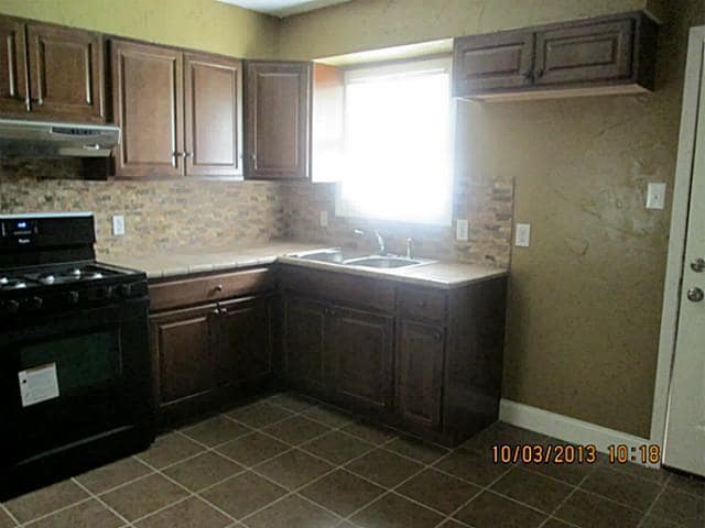 Building Photo - 2422 Bluffton Dr