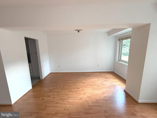 Building Photo - 4201 Cathedral Ave NW