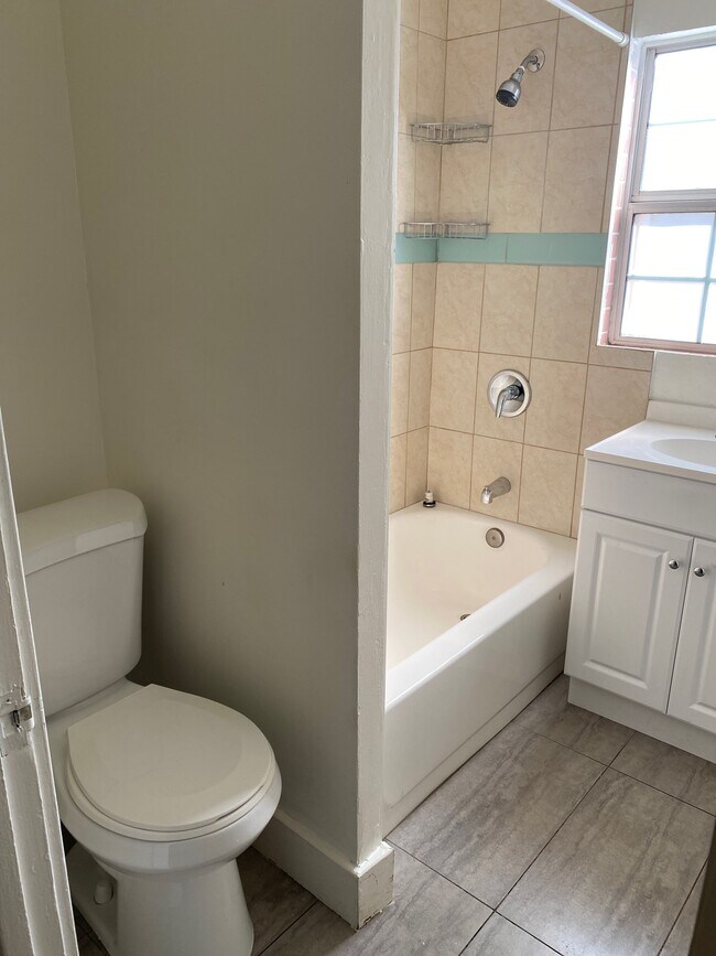 Building Photo - 189 S Roosevelt Ave