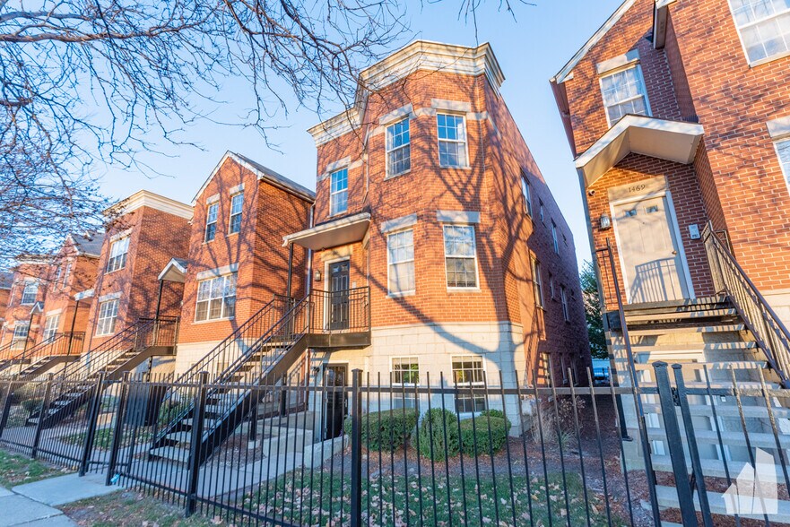 Building Photo - 1471 N Larrabee St