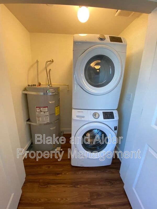 Building Photo - 8211 N Montana Ave