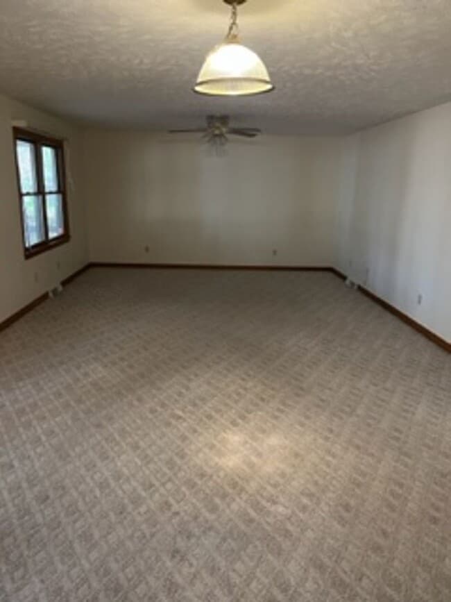 WARREN 3 BED/3 BATH HOMEHOWLAND SCHOOLS 2199 Weir Rd NE Warren OH