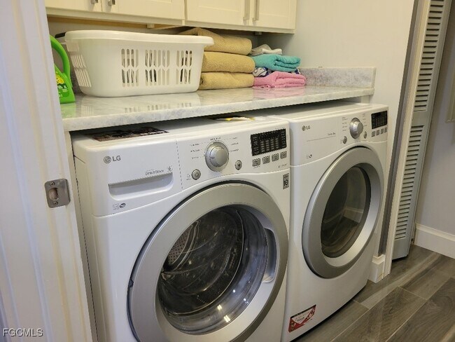 Building Photo - 11620 Court of Palms