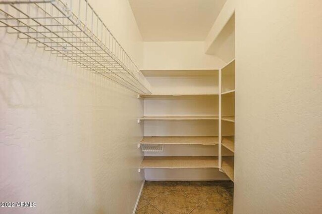 Building Photo - BEAUTIFUL SURPRISE HOME