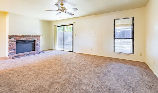 Building Photo - Clovis Home for Rent