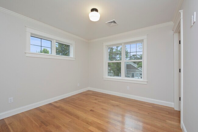 Building Photo - 160 Katherine Lee Bates Rd