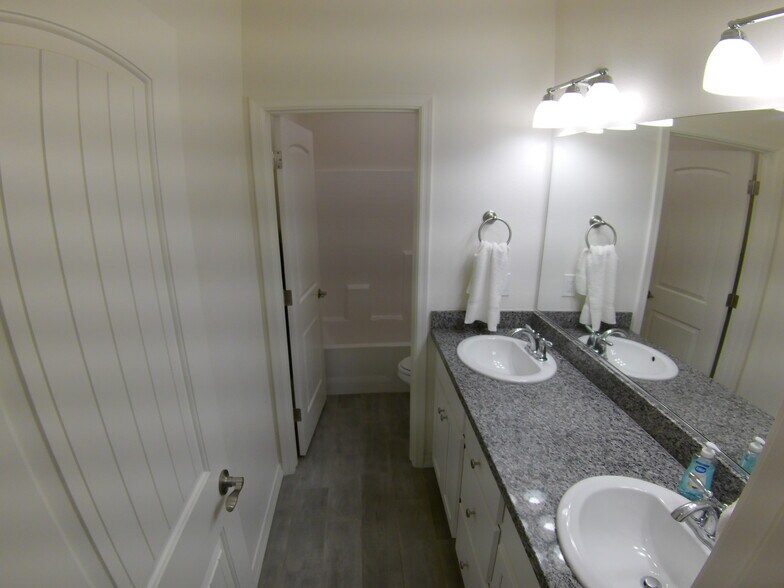 Guest Bathroom - 506 McAlister Dr