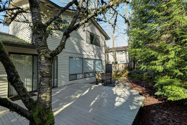 Building Photo - 5180 Highland Dr