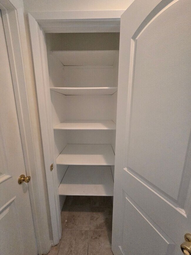 Building Photo - 14494 Cambridge St