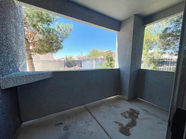 Building Photo - 6955 N Durango Dr