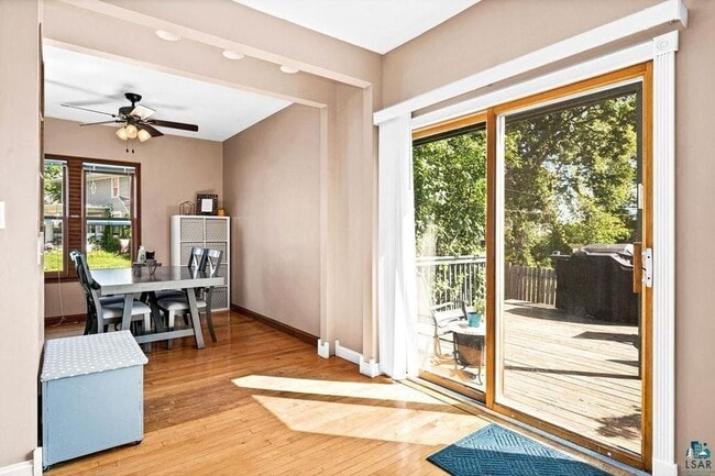 Building Photo - AVAILABLE SEPTEMBER 1st - Beautiful 2 Bed 1 Bath w/ Garage & Fenced Corner Lot