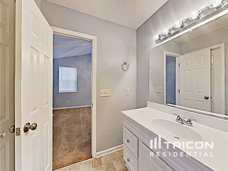 Building Photo - 225 Salusbury Ln