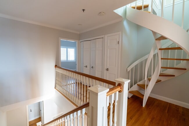 Building Photo - 606 Chandlers Wharf