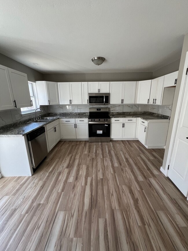 Building Photo - 3836 Country Club Dr