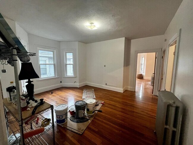 Building Photo - 57 Mozart St