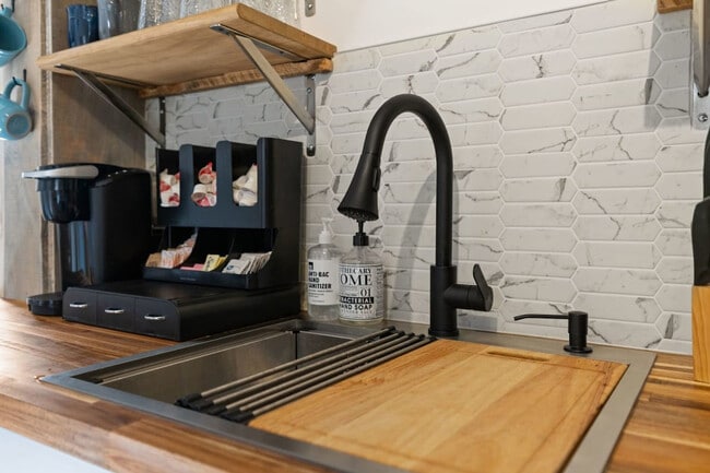 Building Photo - 20 Highland Ave