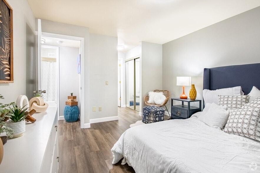2BR, 2BA - 1060SF - The Monticello
